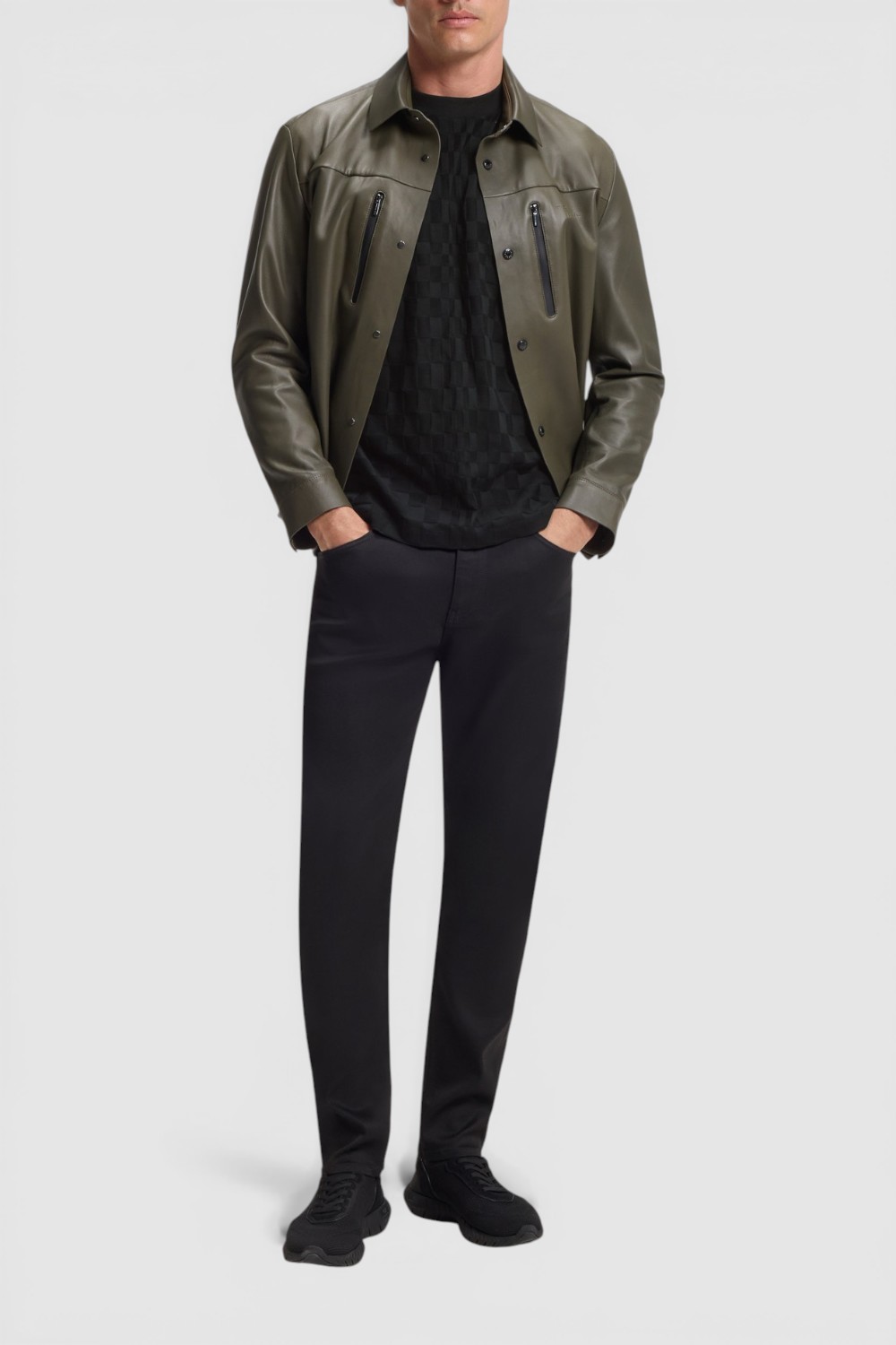 תמונת כל הלוק של חולצת טי בוס X פורשה